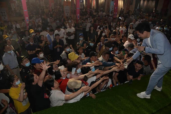 明星助阵，人气爆棚|久盛全球橡木盛典与炎炎夏日“飙高温”