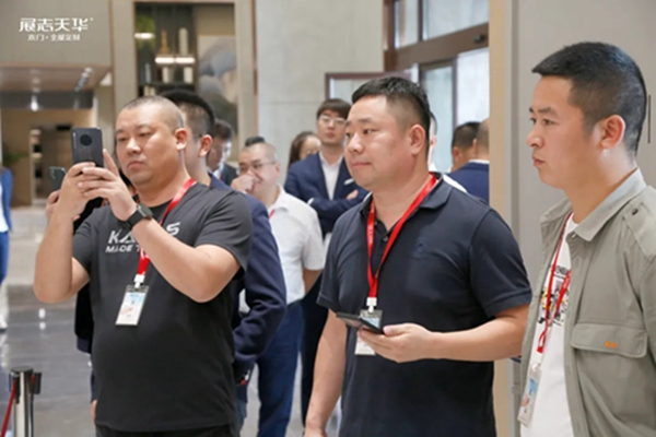 展志天华隆重召开2021秋冬季新品评审会