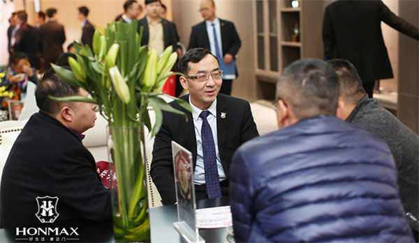 豪迈木门丨全新形象 超越未来