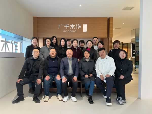 广千木门 | 热烈欢迎太原市室内装饰协会莅临参观指导！