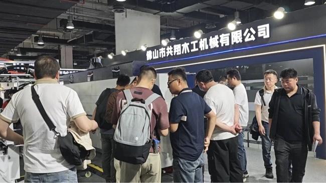 共翔